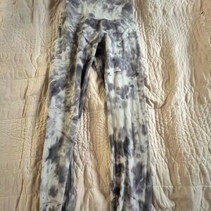 Lululemon Tie-Dye Leggings in Grayish purple and White